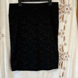 Women’s XXL LuLaRoe Black Floral Pencil Skirt